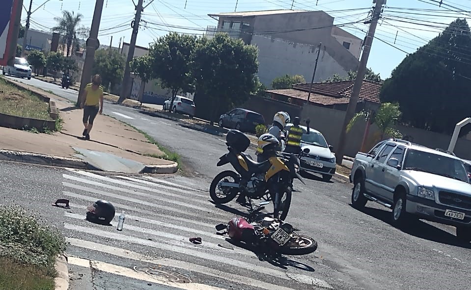 Foto 4 de 9 — ​Acidente grave deixa motociclista ferido na Avenida Maurício Galli